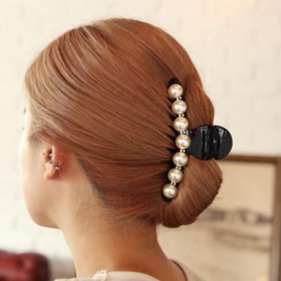 Accessories - Crystal & Ivory Pearl Black Claw Hair Clip